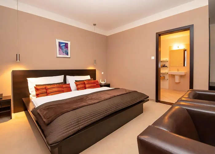 Aston Hotel